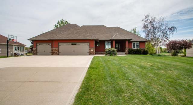Photo of 802 Brookside Dr, Jefferson, SD 57028