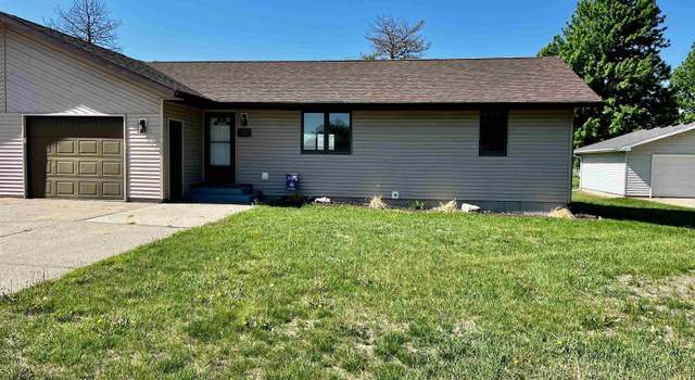 Photo of 802 E Clay St, Elk Point, SD 57025