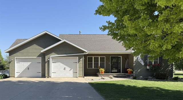 Photo of 172 10th Street Cir NE, Sioux Center, IA 51250