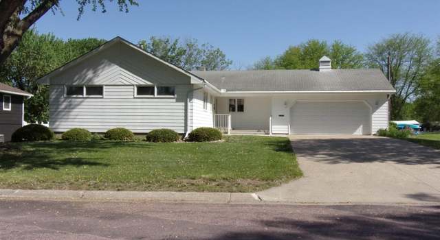Photo of 1115 15th St, Hawarden, IA 51023