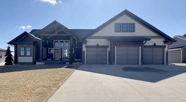 Photo of 755 Colonial St, Sioux Center, IA 51250