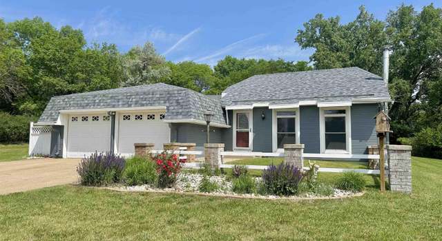 Photo of 2307 Indian Hills Dr, Sioux City, IA 51104