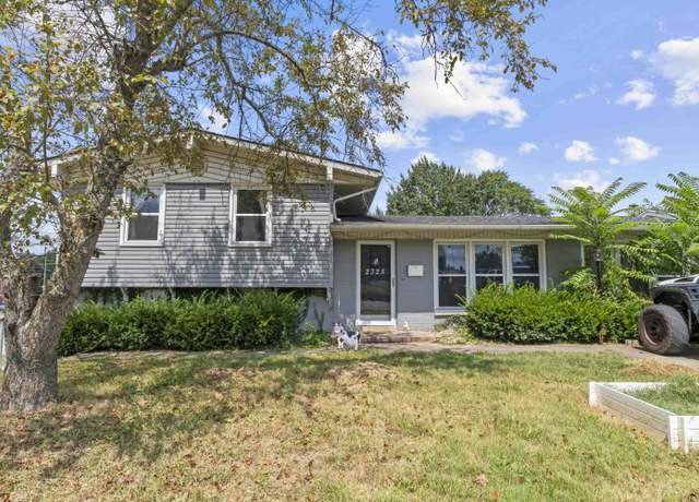 Property at 2325 Smith St, Ashland, KY 41101, 5 beds, 3 baths