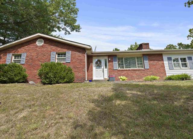Property at 8220 Manor Dr, Ashland, KY 41102, 3 beds, 1 bath