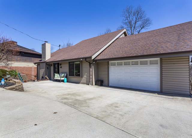 Property at 132 Honeysuckle Ln, Huntington, WV 25701, 4 beds, 3.5 baths