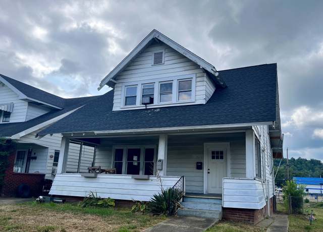 Property at 2633 4th Avenue Ave, Huntington, WV 25702, 3 beds, 1 bath
