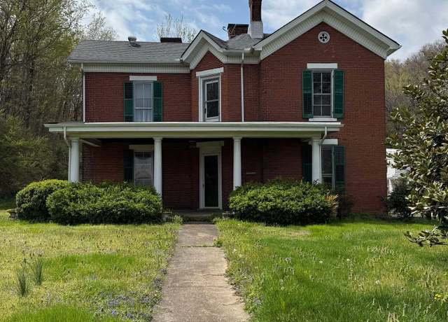 Property at 2800 Walnut St, Catlettsburg, KY 41129, 4 beds, 1.5 baths