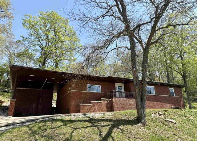 Property at 1822 16th Street Road Rd, Huntington, WV 25701, 2 beds, 1.5 baths