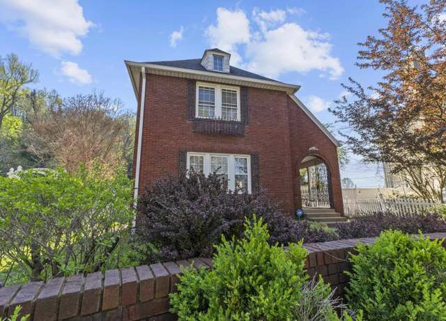 Property at 823 Windsor Ct, Ashland, KY 41101, 3 beds, 2.5 baths