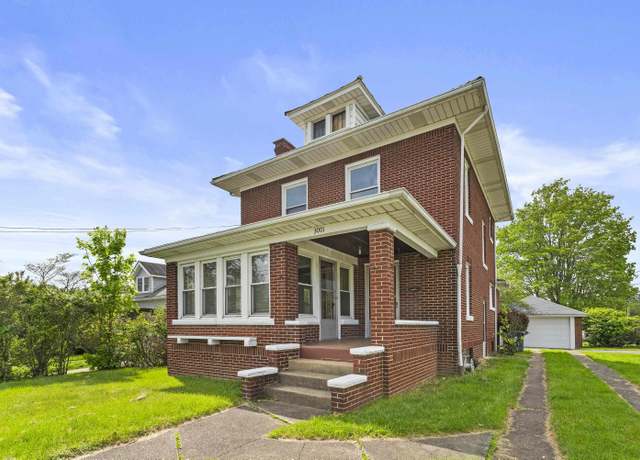 Property at 3001 29th St, Ashland, KY 41101, 3 beds, 1 bath