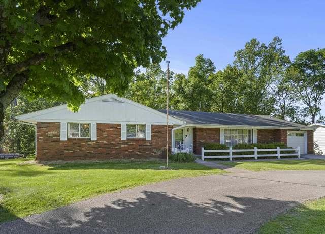 Property at 4712 Canterbury Court Ct, Ashland, KY 41101, 3 beds, 2.5 baths