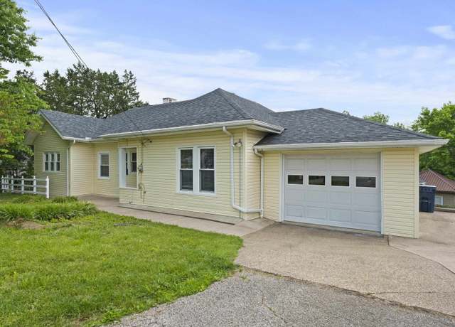 Property at 2600 Country Club Court Ct, Ashland, KY 41101, 3 beds, 1 bath