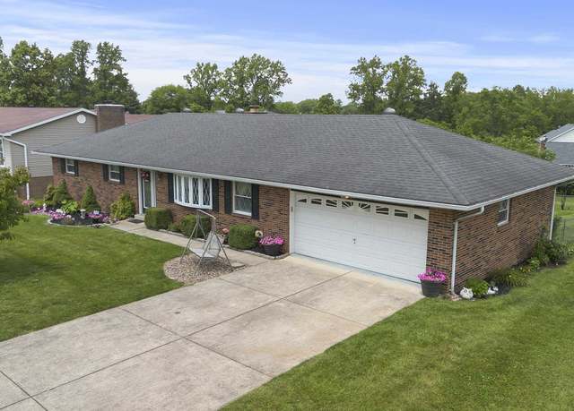 Property at 1049 Brentwood Drive Dr, Russell, KY 41169, 3 beds, 2 baths