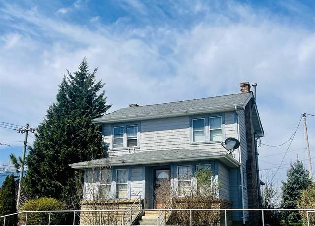 Property at 2335 29th St, Ashland, KY 41101, 2 beds, 2 baths