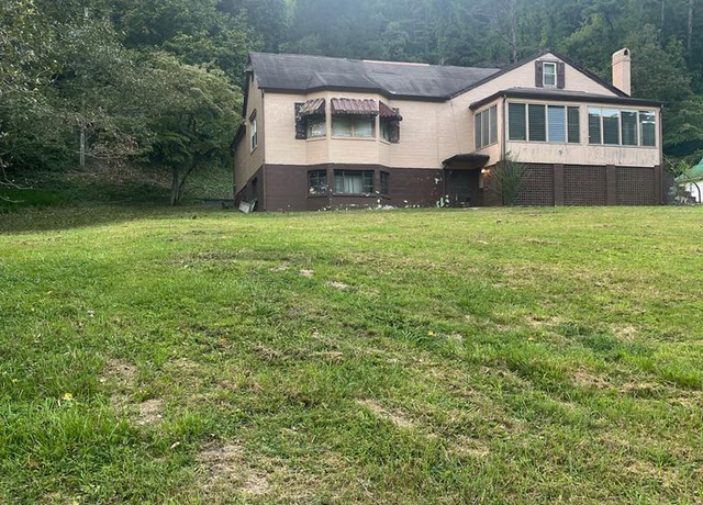 Property at 98 & 96 Dans Xing, Whitesburg, KY 41858, 4 beds, 3.5 baths