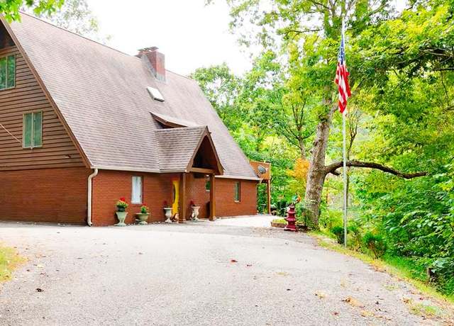 Property at 140 Woodland Acres Dr, Pikeville, KY 41501, 4 beds, 2 baths