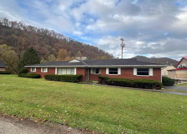 Property at 118 Cherokee Dr, Pikeville, KY 41501, 3 beds, 2 baths