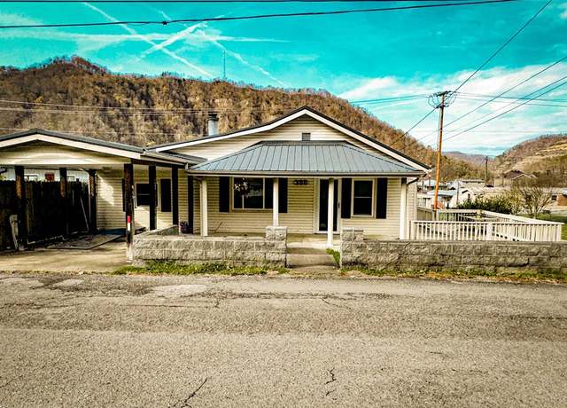 Property at 300 W Fifth St, Elkhorn City, KY 41522, 3 beds, 1.5 baths