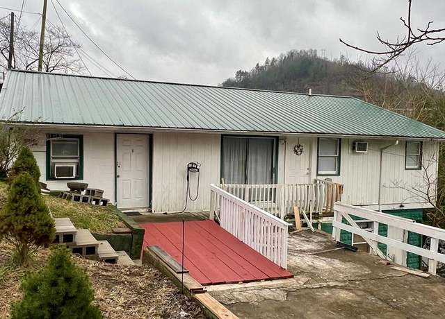 Property at 172 Combs St, Hazard, KY 41701