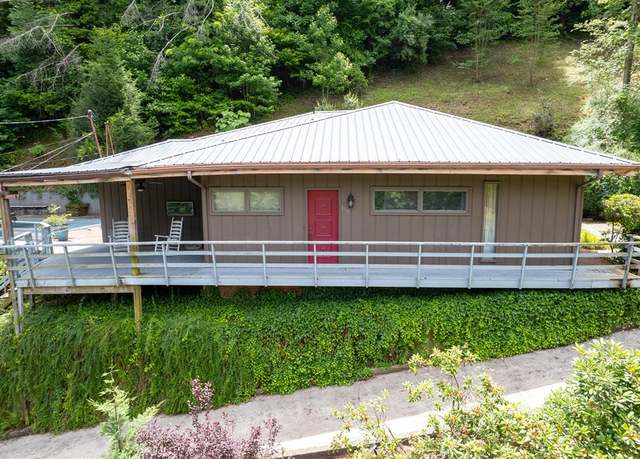 Property at 150 Perry St, Pikeville, KY 41501, 4 beds, 2 baths