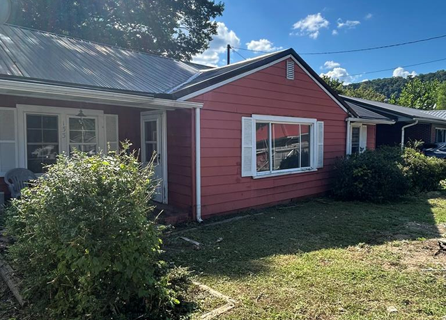 Property at 153 Mullins School St, Pikeville, KY 41501, 3 beds, 1 bath
