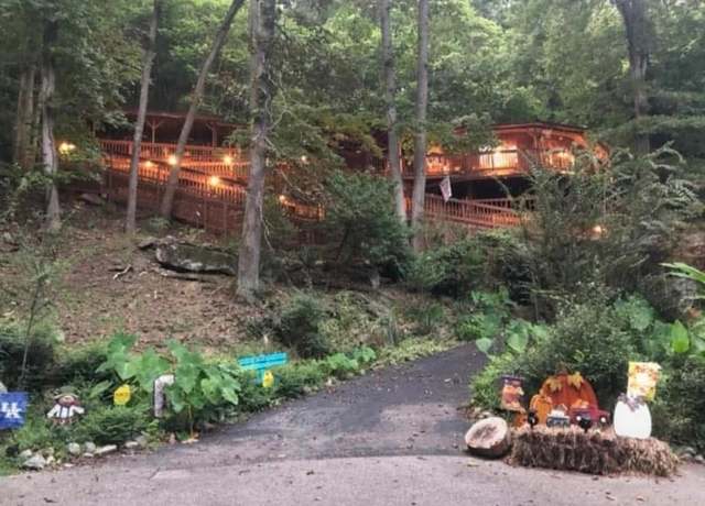 Property at 573 Lakeview Village Ln, Prestonsburg, KY 41653, 3 beds, 2 baths