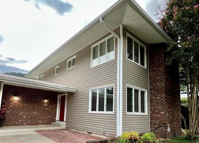 Property at 73 S Circle Dr, Prestonsburg, KY 41653, 5 beds, 3.5 baths