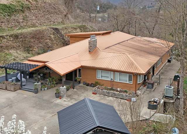 Property at 71 Salem Church Rd, Harold, KY 41635, 5 beds, 3.5 baths