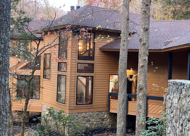 Property at 870 Stone Coal Rd, Pikeville, KY 41501, 3 beds, 3.5 baths