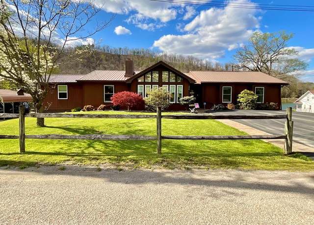 Property at 240 Oak St, Jenkins, KY 41537, 4 beds, 3 baths