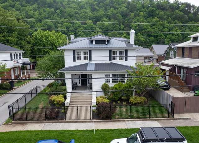 Property at 162 Scott Ave, Pikeville, KY 41501, 4 beds, 3 baths