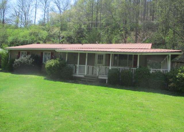 Property at 567 Straight Fork Rd, Cornettsville, KY 41731, 3 beds, 2 baths
