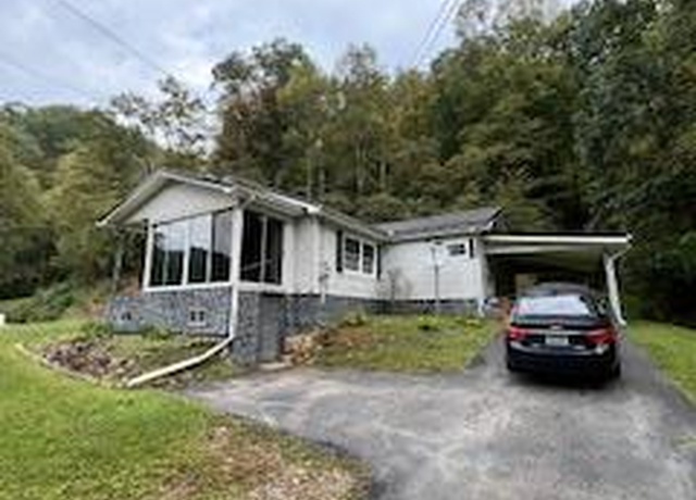 Property at 1290 Barrenshee Crk, Freeburn, KY 41528, 2 beds, 1 bath