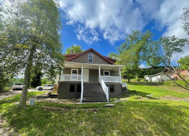 Property at 35 Walker-cornett St, Hazard, KY 41701, 4 beds, 2.5 baths