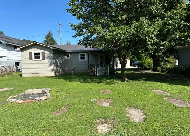 Property at 104 School St, Betsy Layne, KY 41605, 3 beds, 1 bath