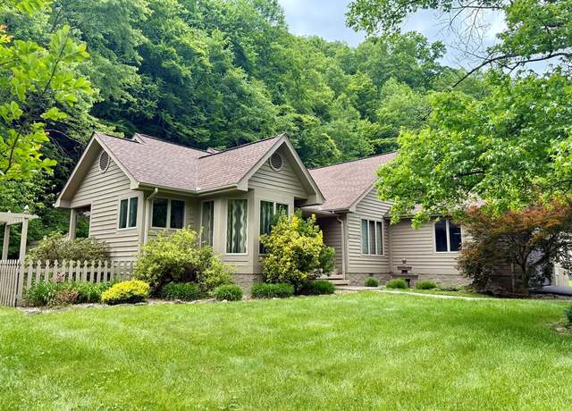 Property at 27 Rachel Ct, Pikeville, KY 41501, 3 beds, 2 baths