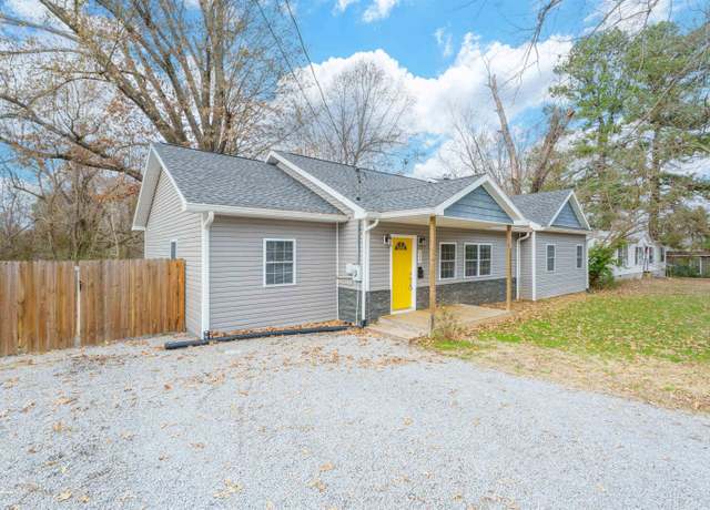 Property at 717 Center St, Central City, KY 42330, 4 beds, 3 baths
