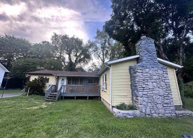 Property at 736 Maple St, Auburn, KY 42206, 5 beds, 2.5 baths