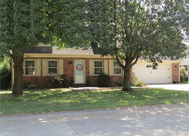 Property at 2526 Wood Dr, Henderson, KY 42420, 3 beds, 2.5 baths