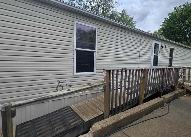 Property at 1894 Meadows Rd, Morganfield, KY 42437, 3 beds, 2 baths
