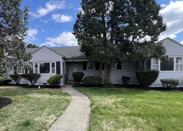 Property at 2328 S York St, Owensboro, KY 42301, 4 beds, 2 baths