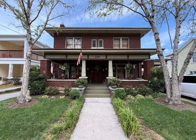 Property at 1205 Chestnut St, Bowling Green, KY 42101, 3 beds, 1.5 baths