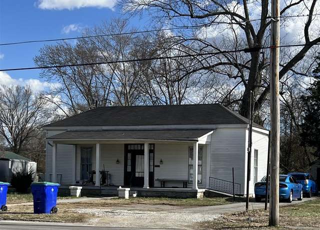 Property at 584 E 4th St, Russellville, KY 42206, 3 beds, 1.5 baths