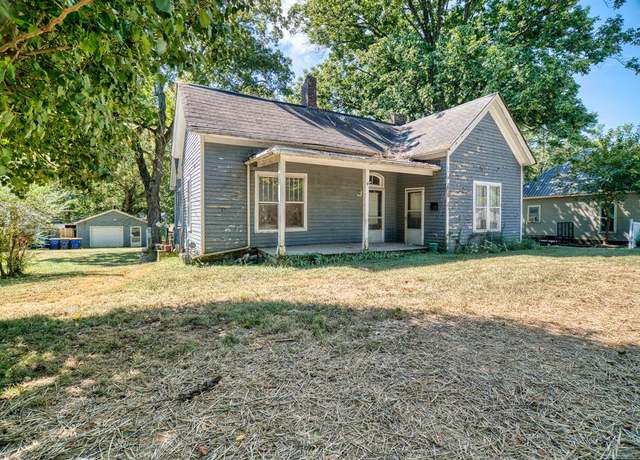 Property at 612 E 2nd St, Russellville, KY 42276, 2 beds, 2 baths
