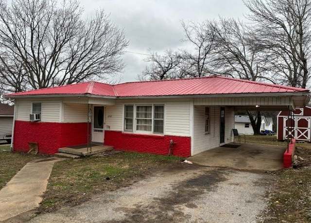 Property at 1202 E 1st St, Russellville, KY 42276, 2 beds, 1 bath