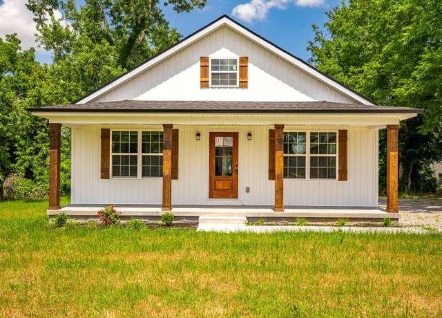 Property at 110 Pearl St, Auburn, KY 42206, 2 beds, 2 baths