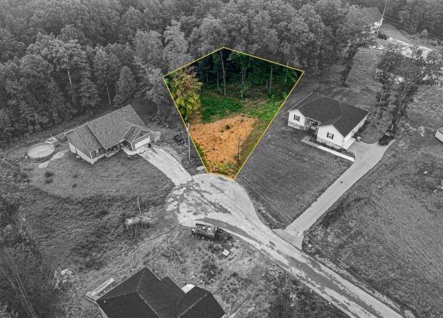 Property at 29 Debbra P Ct, Scottsville, KY 42164
