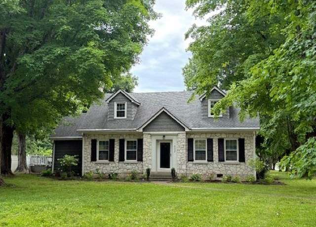 Property at 1503 Scottsville Rd, Bowling Green, KY 42104, 4 beds, 3 baths