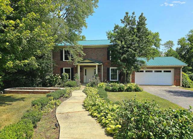 Property at 2413 Stonebridge Ln, Bowling Green, KY 42101, 4 beds, 2.5 baths
