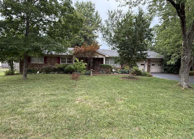 Property at 4634 Pinetree Ln, Bowling Green, KY 42101, 4 beds, 2 baths